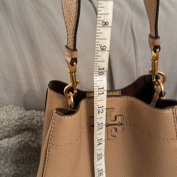 Tory Burch McGraw Bucket Bag, Hobo Purse Pebbled leather Buff Nude A00144 - Picture 15 of 16
